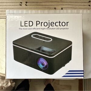 Mini portable LED/LCD projector 1080 P Brand new in box with everything